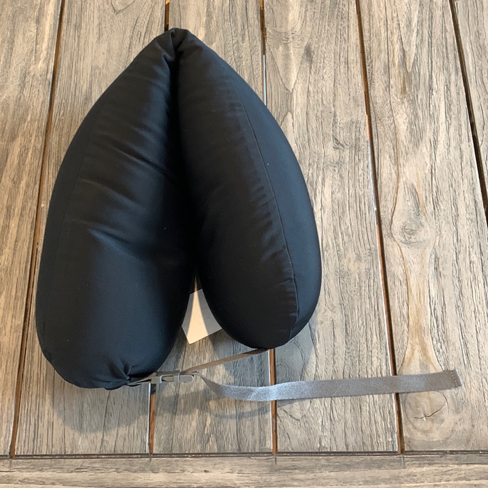 Airplane neck pillow with removable cover and belt snap